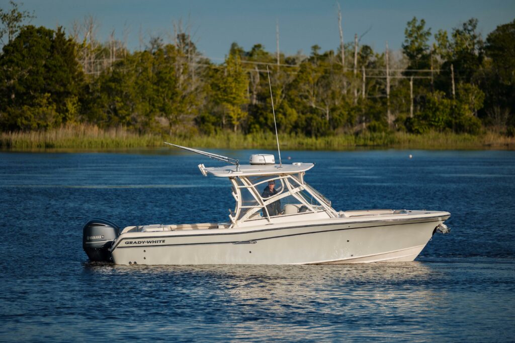 off the hook yachts, sportfishing, jarrett bay yachts, boat buying mistakes, common boat buying mistakes, mistakes to avoid when buying a boat, yachts, boats, offshore fishing, offshore fishing boats, azimut yachts, grady-white boats