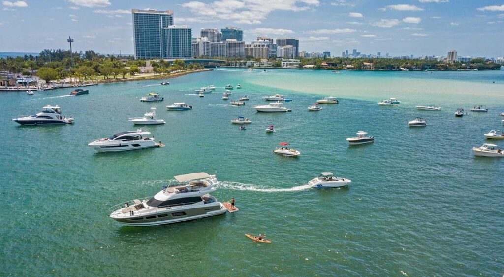 off the hook yachts, boating, boats, yachting, yachts, memorial day, memorial day boating, holiday, safe boating tips, safe boating tips for memorial day, veterans, military, boating in miami, miami florida 