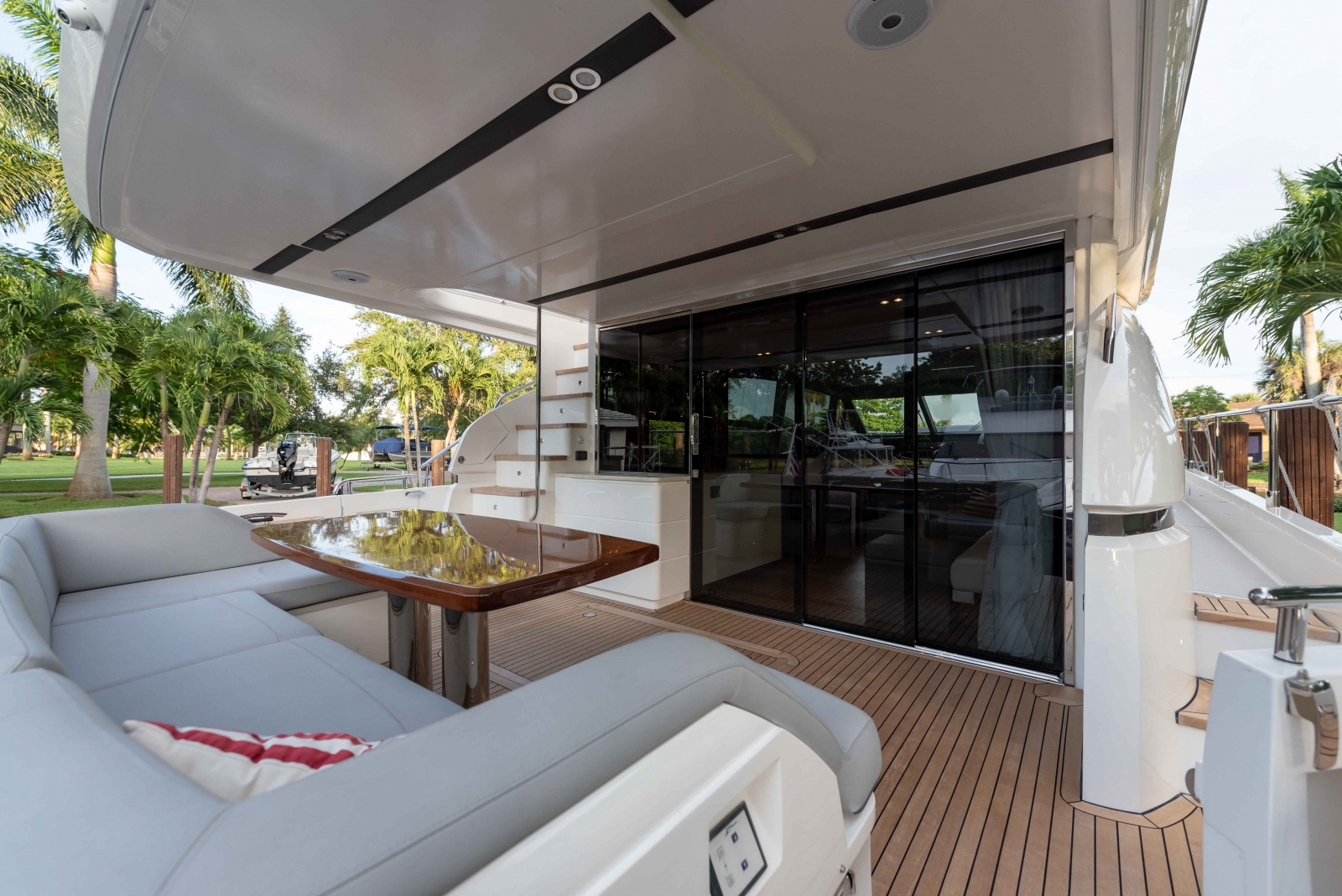 2015 PRINCESS 68 FLYBRIDGE MY