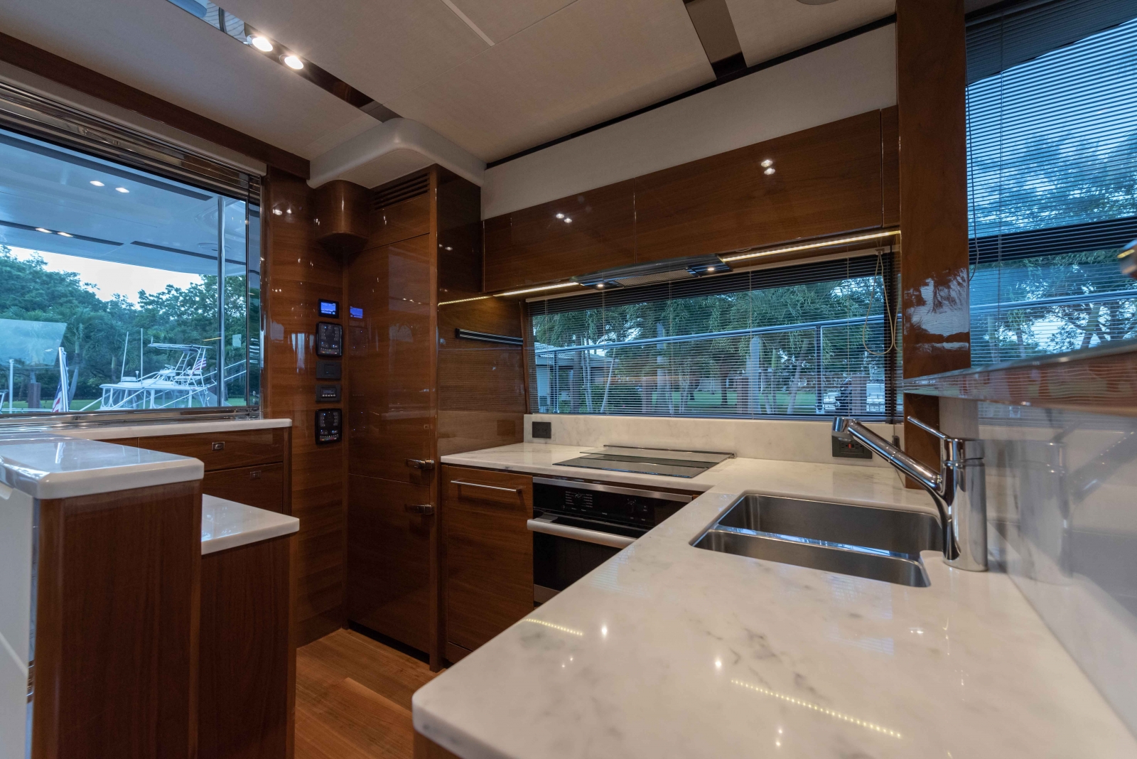 2015 PRINCESS 68 FLYBRIDGE MY 2015 PRINCESS 68 FLYBRIDGE MY